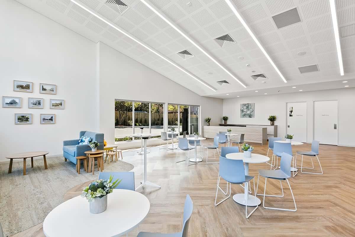 Refreshment Lounge, Le Pine Kew East