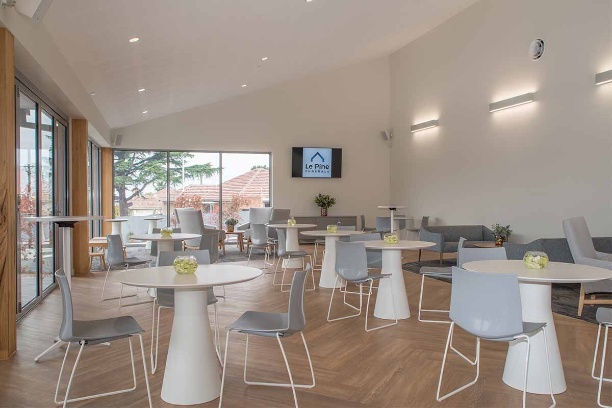 Refreshment lounge